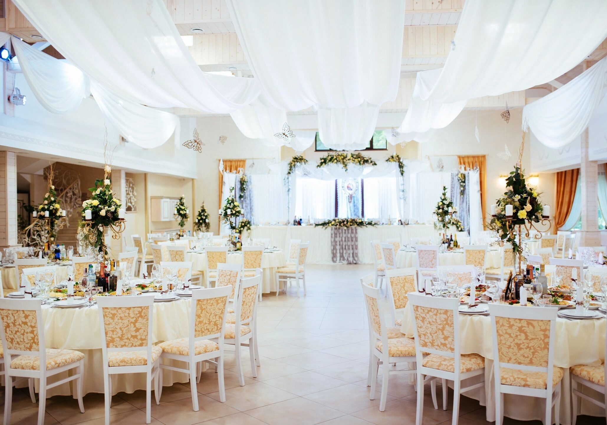 A large room with many tables and chairs